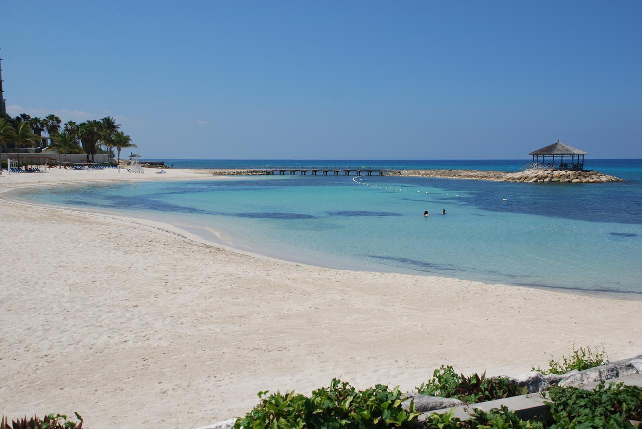 Luxury Villa Sleeps 6, Beach Access, Монтего Бей Екстериор снимка