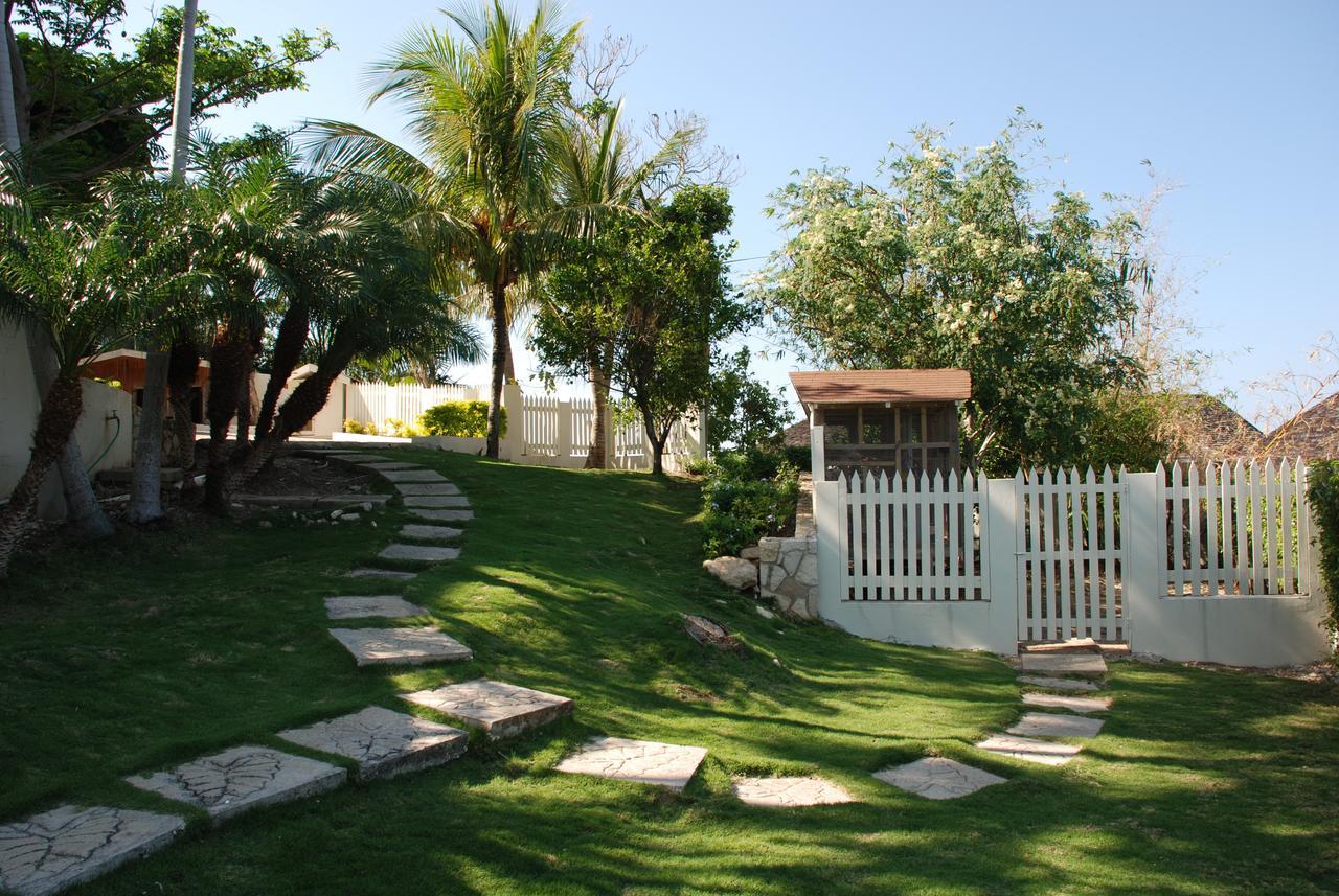 Luxury Villa Sleeps 6, Beach Access, Монтего Бей Екстериор снимка