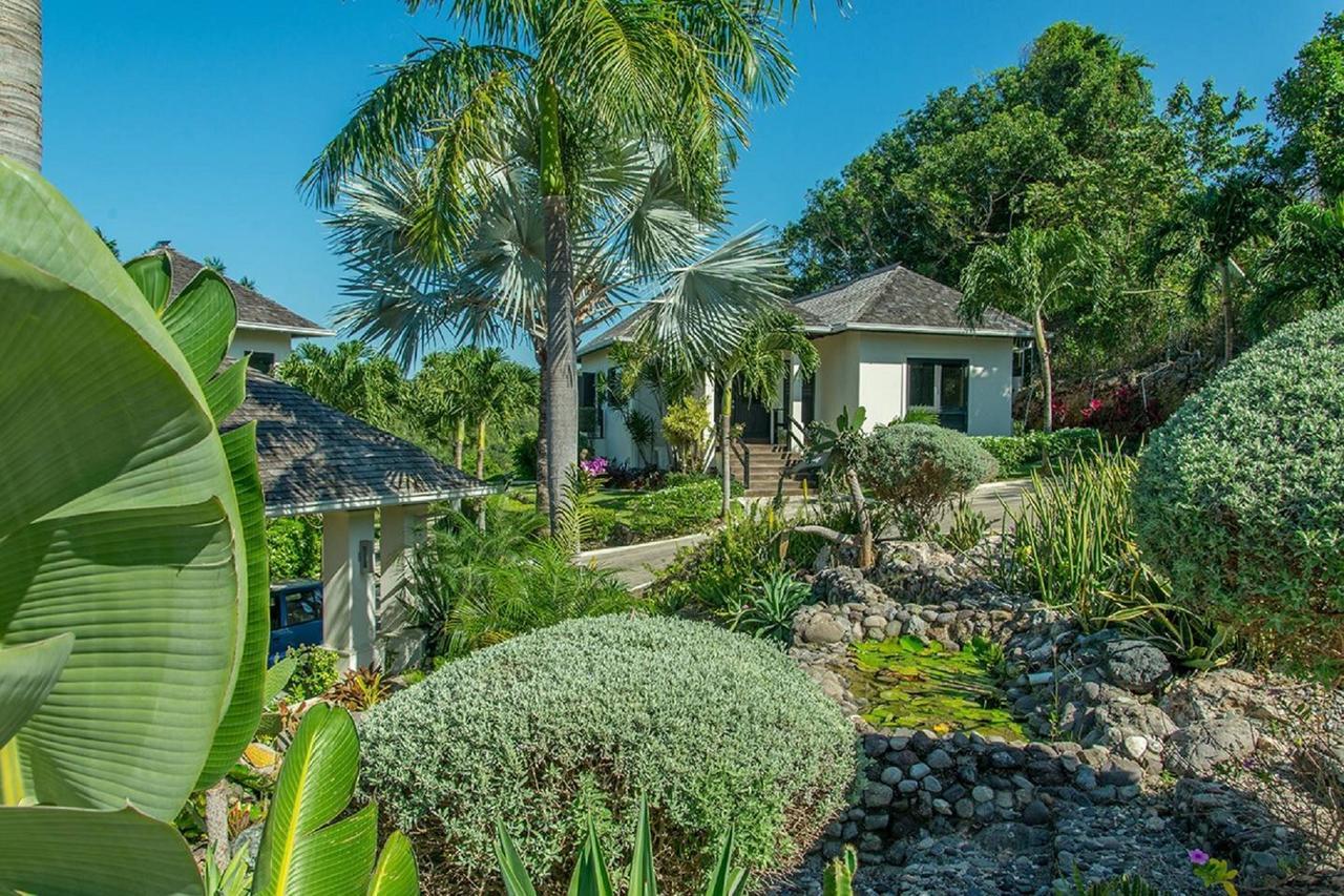 Luxury Villa Sleeps 6, Beach Access, Монтего Бей Екстериор снимка