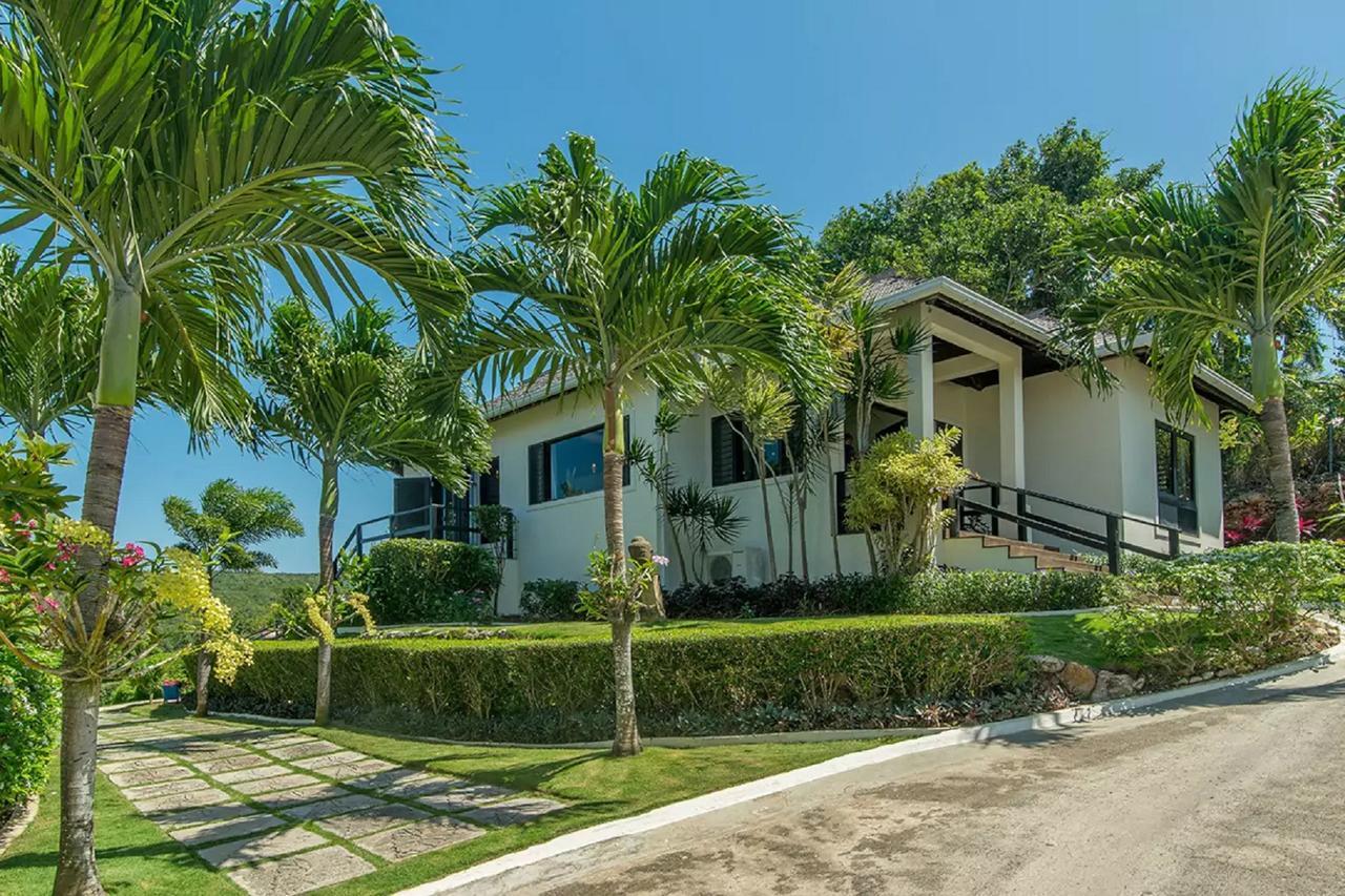 Luxury Villa Sleeps 6, Beach Access, Монтего Бей Екстериор снимка