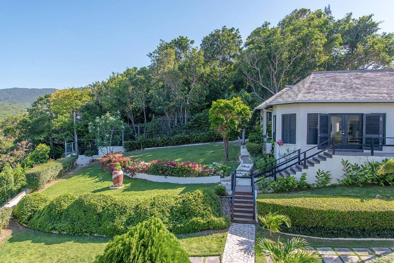 Luxury Villa Sleeps 6, Beach Access, Монтего Бей Екстериор снимка