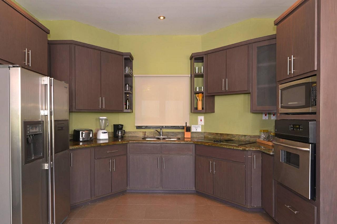 Luxury Villa Sleeps 6, Beach Access, Монтего Бей Екстериор снимка