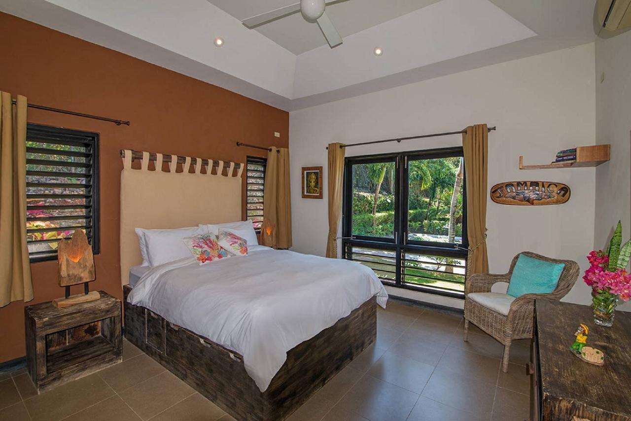 Luxury Villa Sleeps 6, Beach Access, Монтего Бей Екстериор снимка