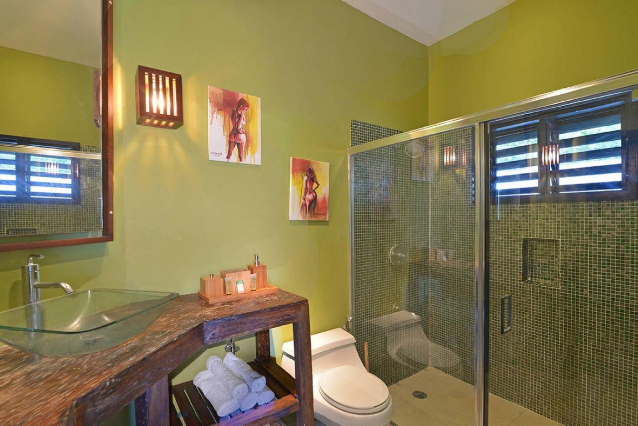 Luxury Villa Sleeps 6, Beach Access, Монтего Бей Екстериор снимка