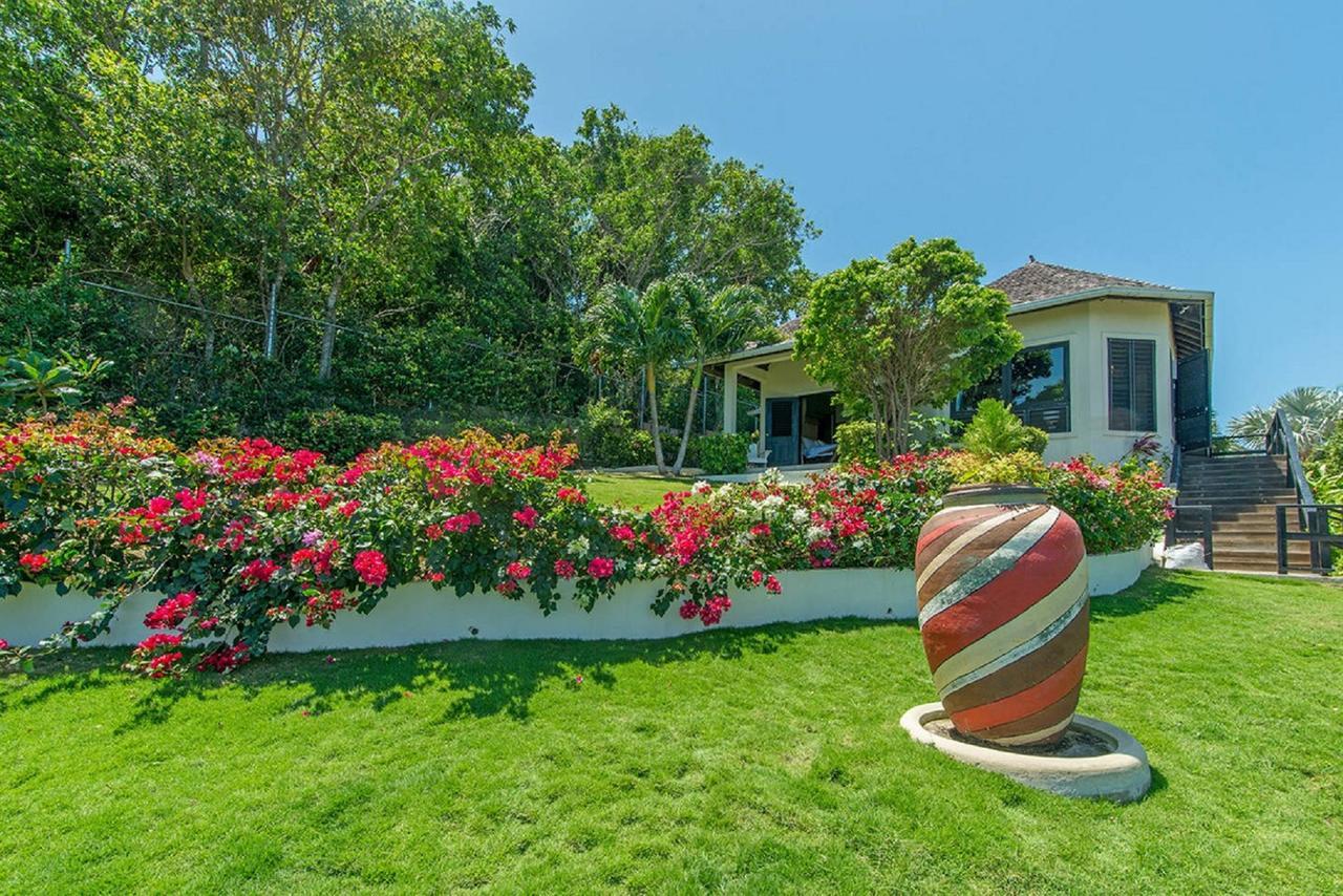Luxury Villa Sleeps 6, Beach Access, Монтего Бей Екстериор снимка